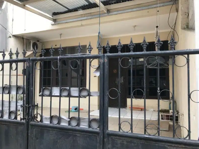 Rumah 2 Lantai. Bebas Banjir. Keamanan 24 jam.