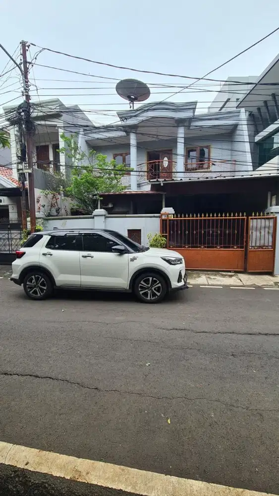 Jk295 Jarang ada Rumah Asri Hijau dlm Komplek Bendungan Hilir Jakarta