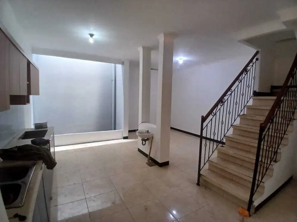 Rumah Bagus Dua Lantai di Legenda Wisata Cibubur