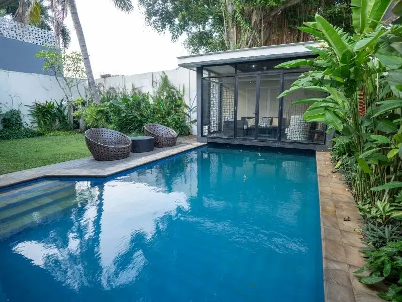 DIJUAL MURAH  RUMAH MEWAH ADA KOLAM RENANG DI KEMANG JAKARTA SELATAN!