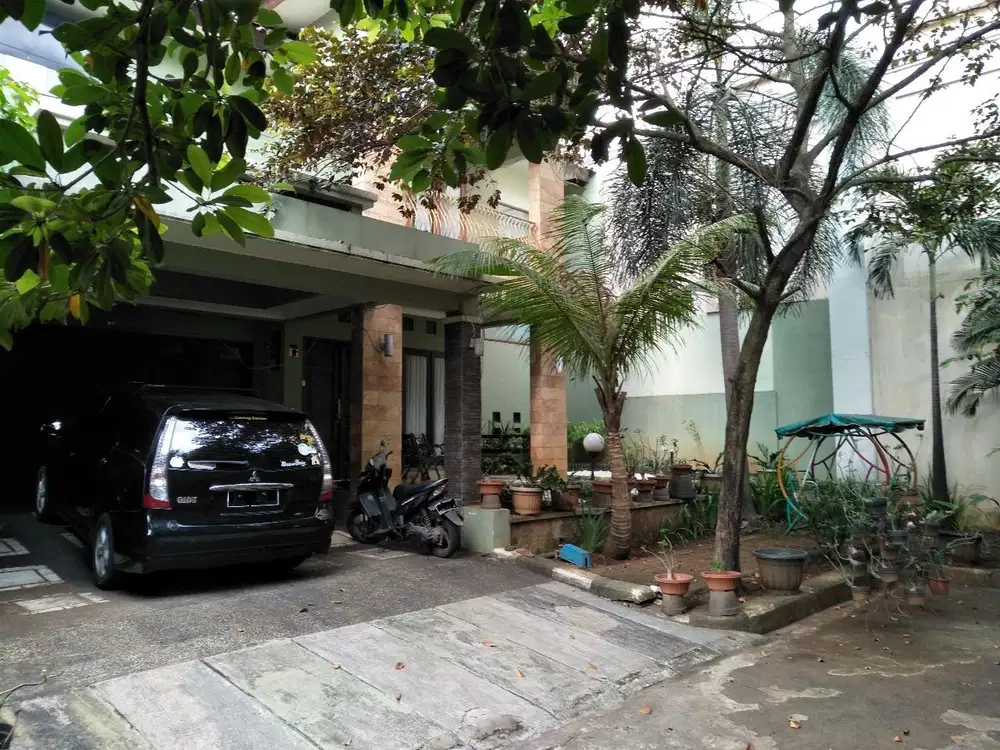 Rumah Hook semi furnished di Pesona Khayangan Margonda Depok