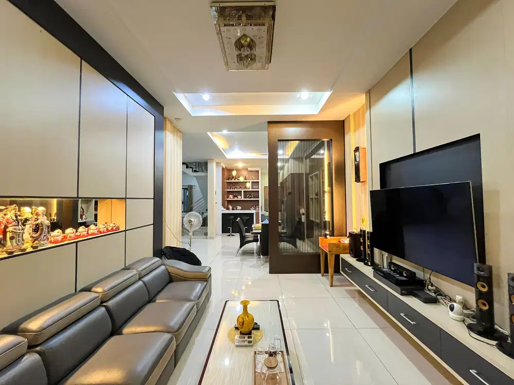 Dijual rumah di komplek setia jadi townhouse