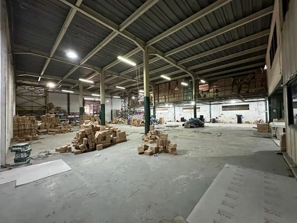 Gudang Kapuk dekat Pik luas 3083 m , office rapi ada lift barang