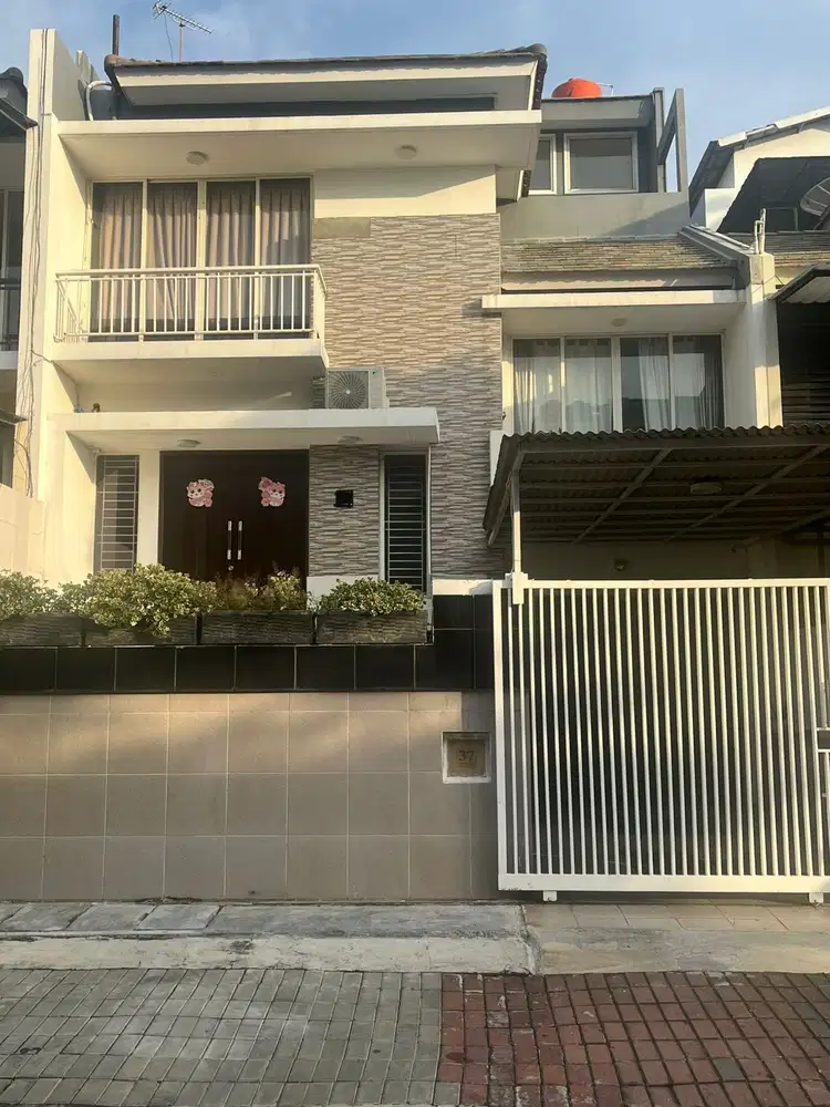 Disewa Rumah Layar Permai PIK Uk 8x15 Semi Furnish