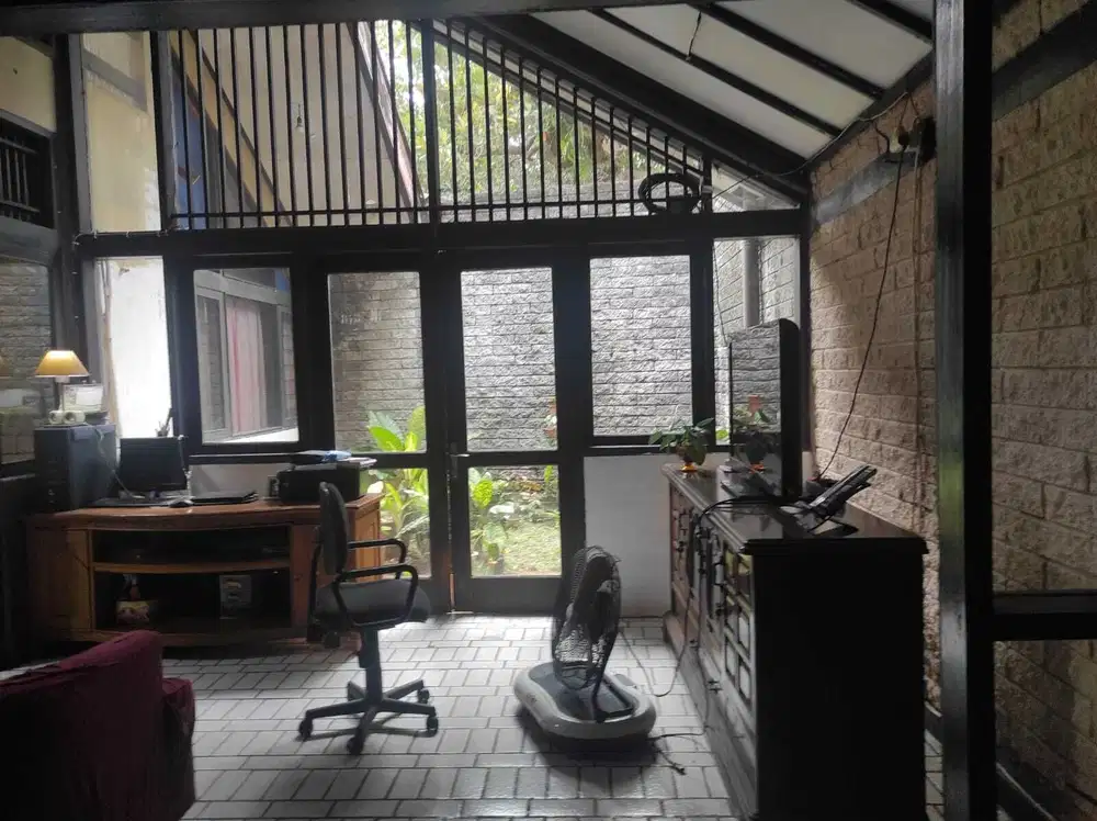 Dijual rumah nyaman, asri lokasi strategis di Bintaro jaksel