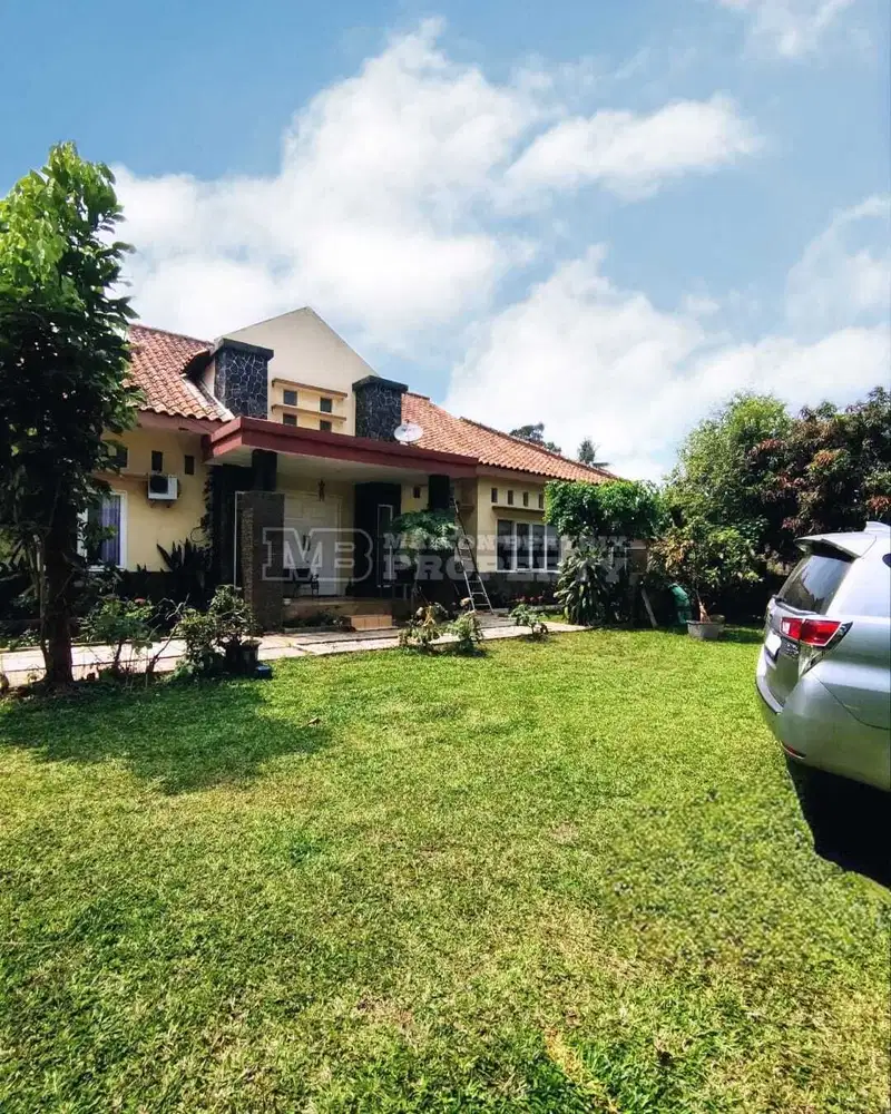 RUMAH LUAS RAPI TERAWAT SIAP HUNI LOKASI BAGUS DAN STRATEGIS DI PERUM