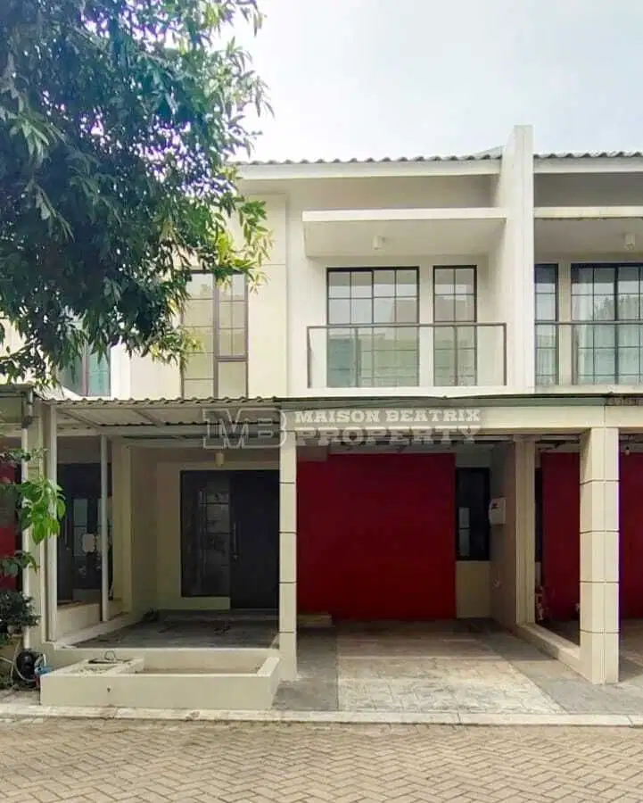 RUMAH RAPI TERAWAT LOKASI SANGAT STRATEGIS DI GREEN VILLAGE