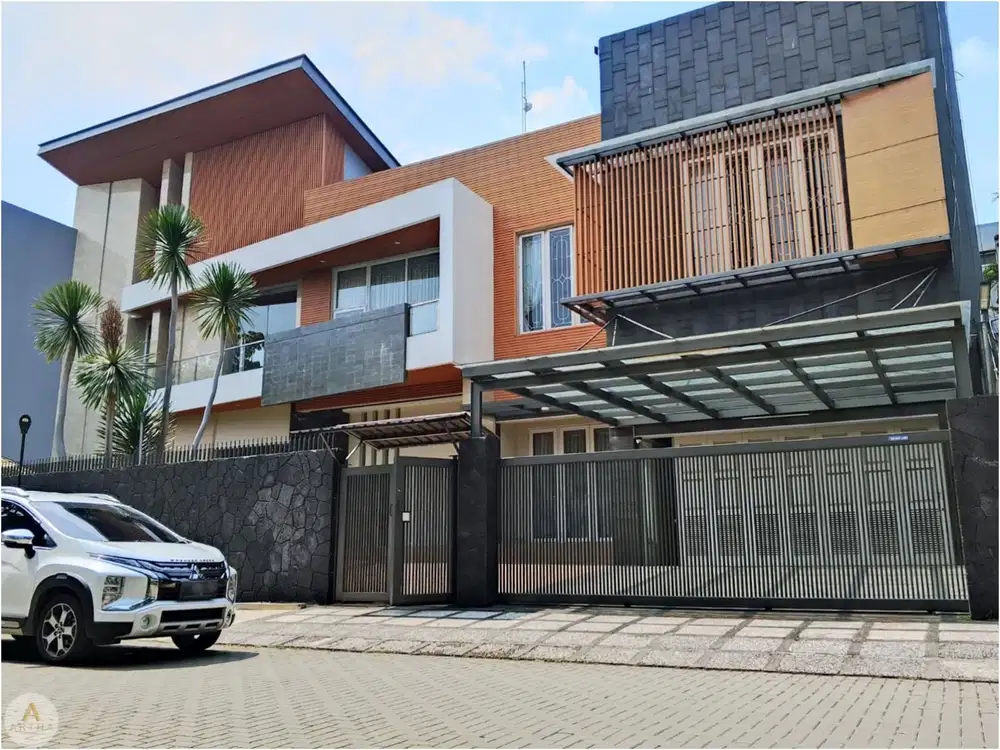 Rumah di batununggal buahbatu luas dan mewah semi furnish