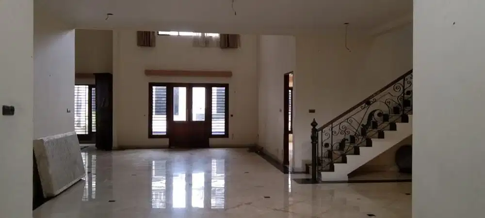 Rumah Mewah di Kemang Timur, JakSel, Semi Furnish, Kolam renang!