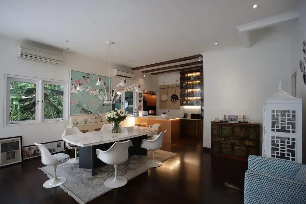 Dijual cepat murah rumah strategis di Kebayoran Baru Jakarta Selatan