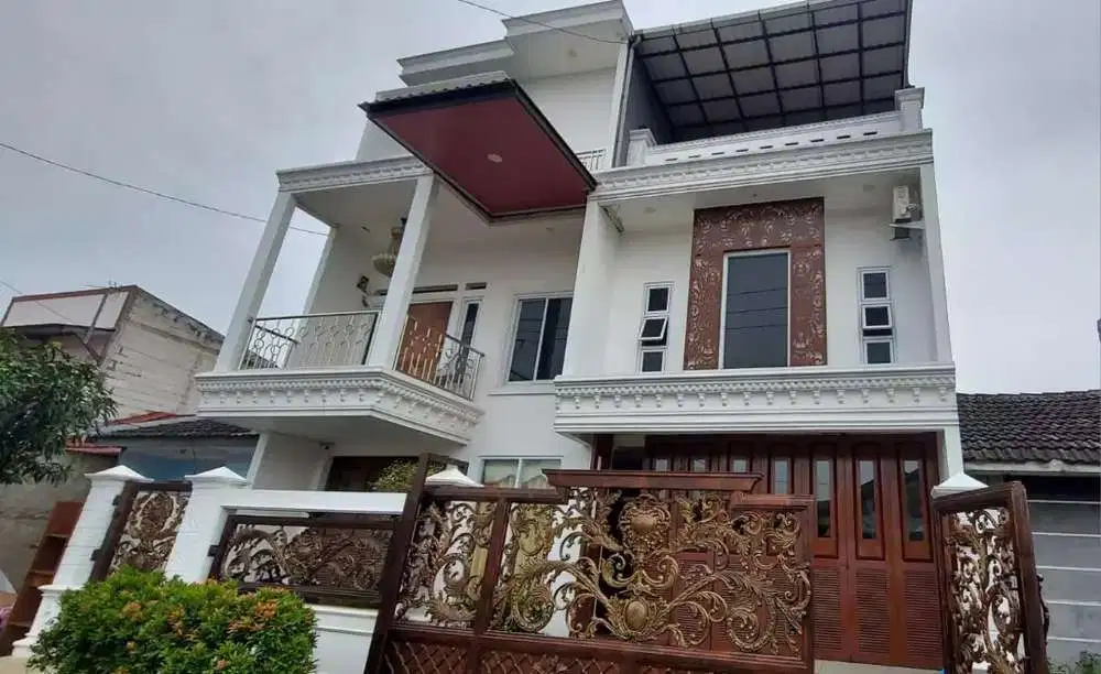 Dijual Cepat Rumah 3 Lantai di Bekasi Perum Karangsatria