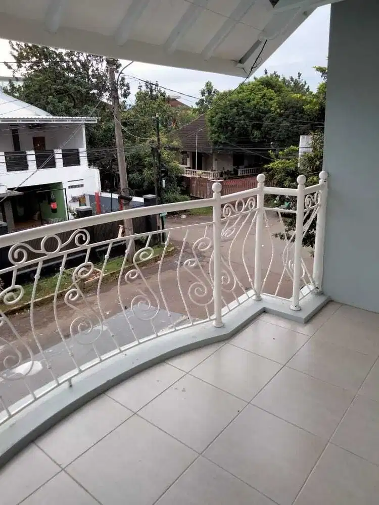 DISEWAKAN RUMAH 2 LANTAI