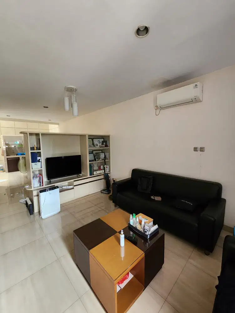 Dijual Cepat Rumah 6x15 2LT Taman Palem Lestari Jakarta Barat cuma 2M