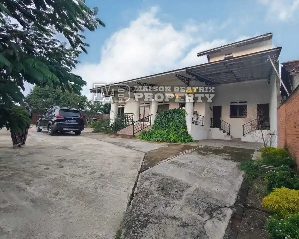 RUMAH DENGAN HALAMAN YANG LUAS + ADA KONTRAKAN RAPI TERAWAT (DN)