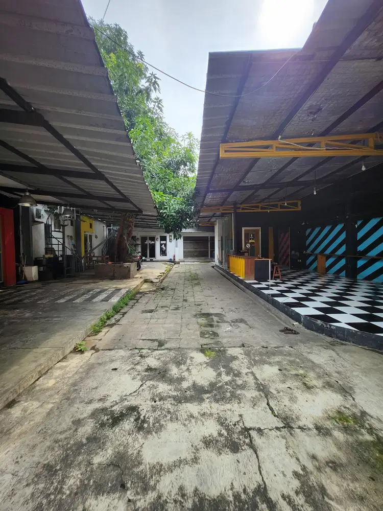 DIJUAL EX SHOWROOM CCK KANTOR.KOST.CAFE.DI RADIO DLM KEBAYORAN BARU