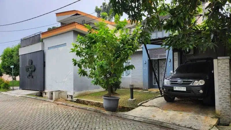 Dijual rumah di hoek sdh 2 lt ada kolam renangnya di Citra Indah city