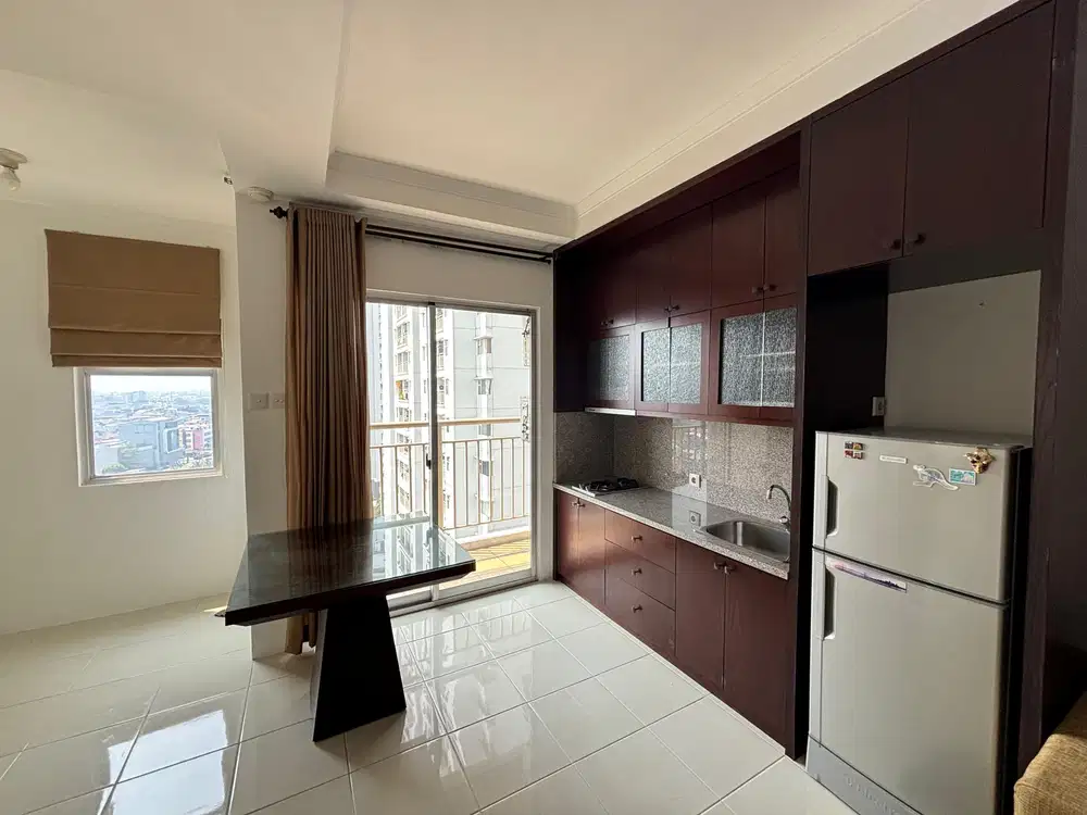 Jual unit corner Apartemen MGR 2 - 2 Bedroom uk. 42 m2 kondisi furnish