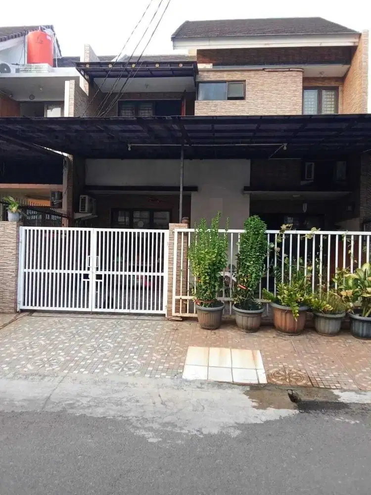 Rumah siap Huni SHM luas 160 m² di Cluster Aralia Harapan Indah Bekasi