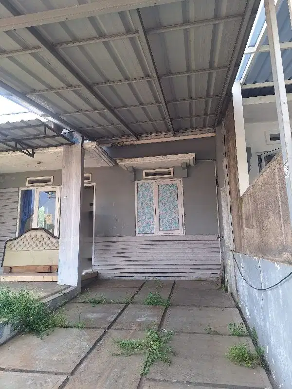 Dijual rumah posisi di hoek murmer di Metland transyogi