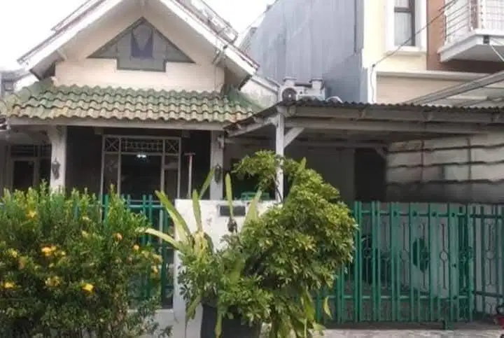 RUMAH DALAM KOMPLEK DI GRAHA RAYA BINTARO