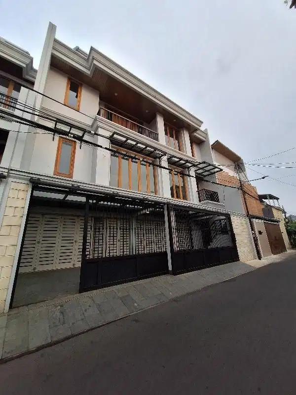 RUMAH BRAND NEW PRIVATE POOL DEKAT MRT NAWI CIPETE