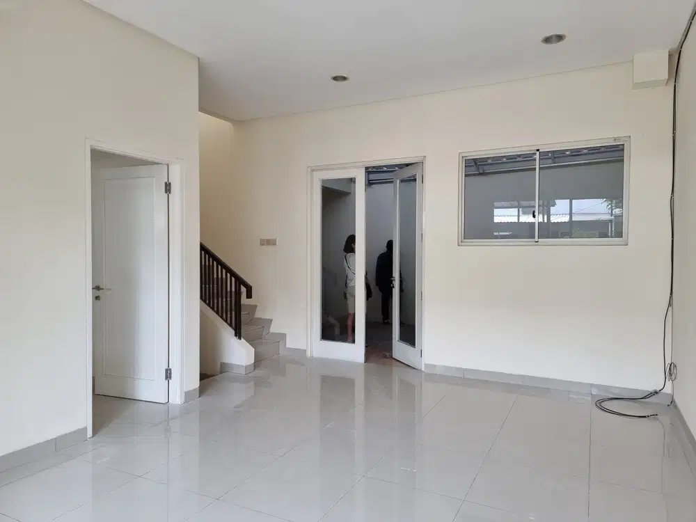 Disewakan Cepat Rumah Puri Mansion Rapi dan Siap Huni Luas 8x15