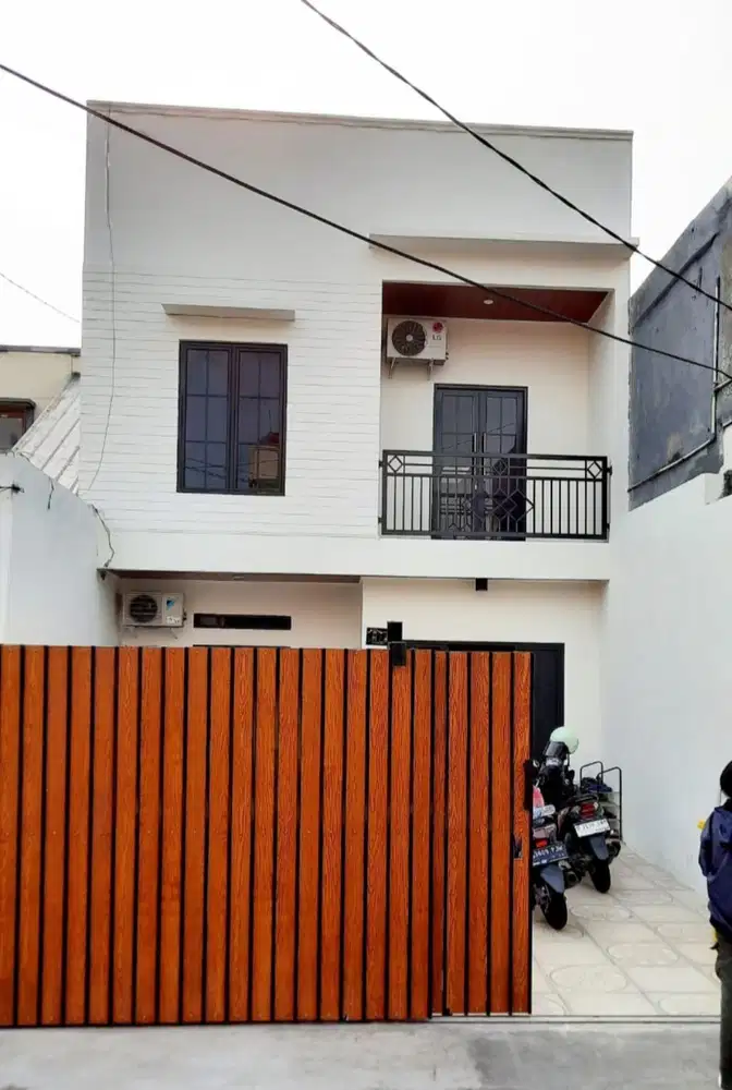 Rumah baru 2 thn dlm komplek Pasar Minggu pejaten Ls.148mtr 4m