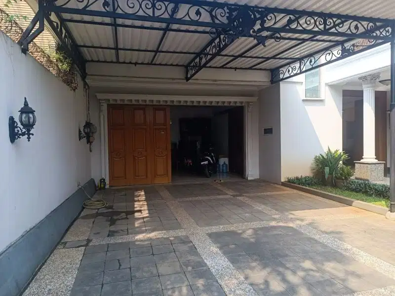 RUMAH MEWAH DAN LUAS DENGAN KOLAM RENANG DI KEMANG HARGA NEGO