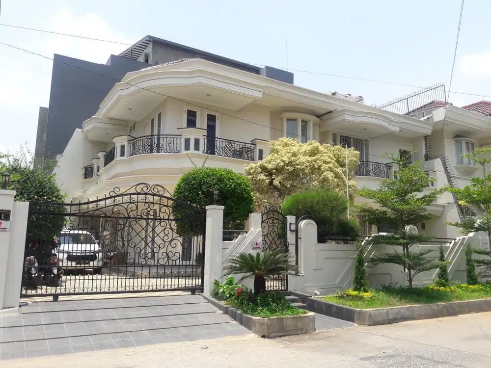Dijual Rumah Mewah Hook Fully Furnished di Pluit Permai Jakut