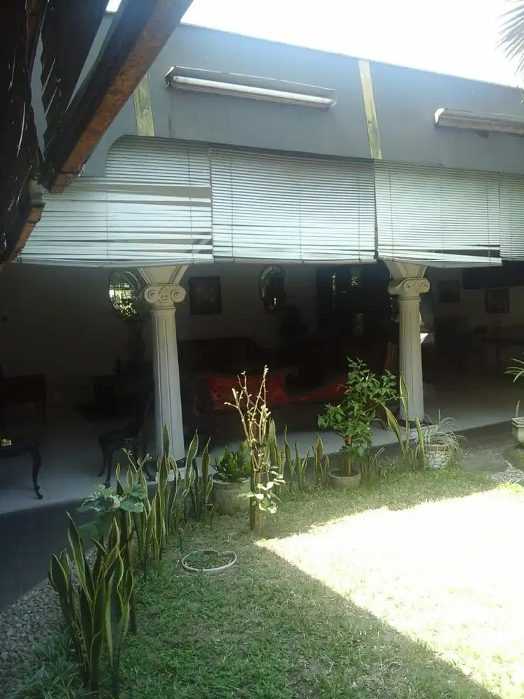 rumah di kawasan elit Laweyan Solo harga murah