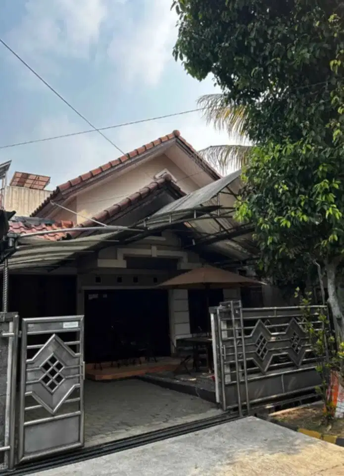 Dijual rumah 2 lantai terawat siap huni Batununggal Indah