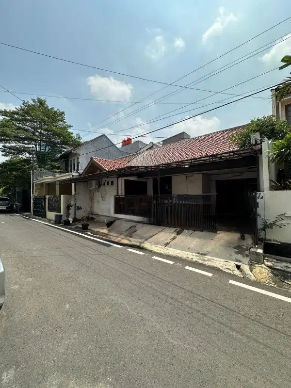 RUMAH DI LOKASI TENANG DAN NYAMAN DI BENHIL