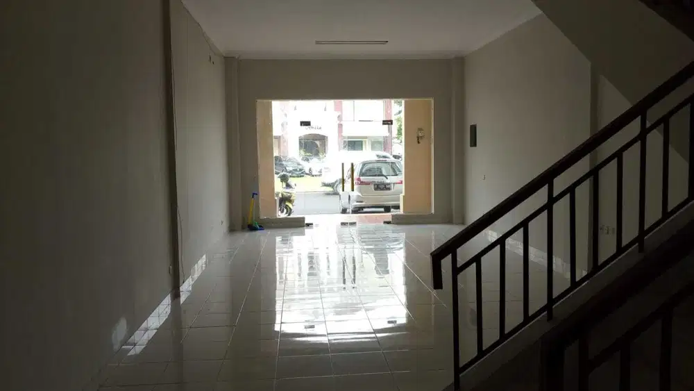 Disewakan Ruko Graha Boulevard Summarecon Serpong Siap Pakai , BSD