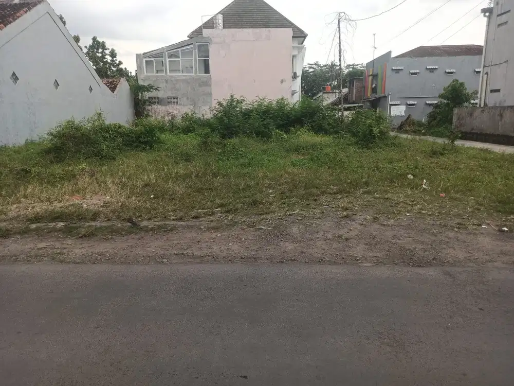 Dijual Cepat Tanah Pekarangan Kosong 2 Muka/Hook Dekat RSA UGM Mlati