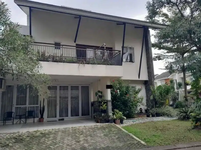 Rumah Hook 3 Lantai di Cluster Sevilla BSD City TangSel.