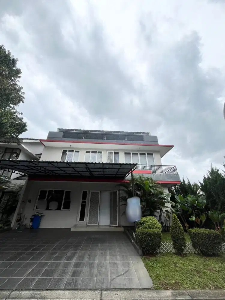 Full Furnished Rumah 3 Lantai Dekat Akses Tol, Foresta Cluster Fiore