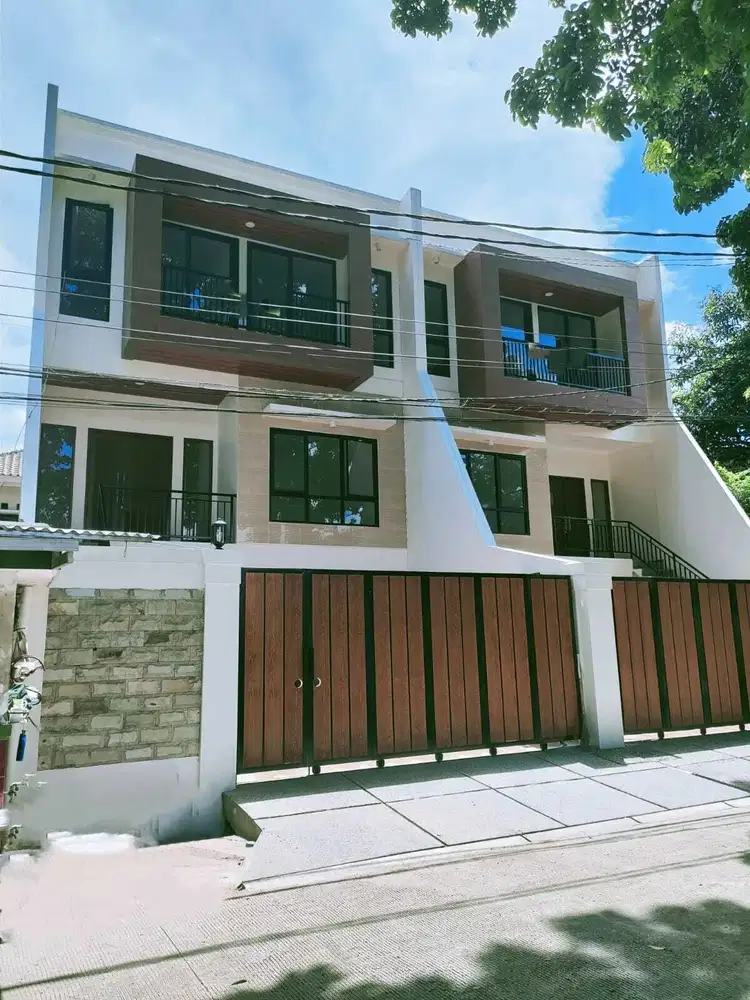 RUMAH BARU DI KAVLING POLRI RAGUNAN-ADA KOLAM RENANG