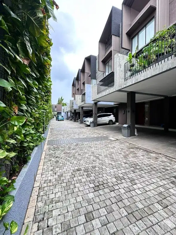 EXCLUSIVE TOWNHOUSE BANGKA KEMANG SEMIFURNISHED & MEWAH