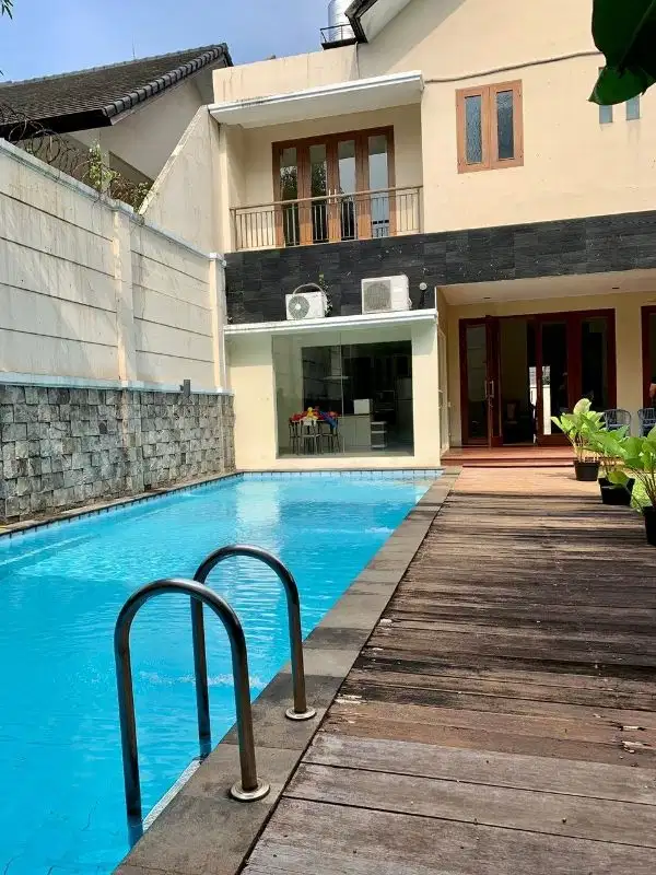 RUMAH SIAP HUNI DALAM CLUSTER LOKASI SANGAT STRATEGIS DI KEMANG