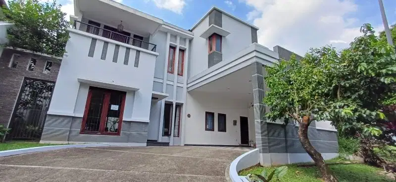 RUMAH LUAS DI TAMAN TELAGA GOLF SERPONG