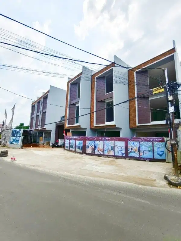 Ruko Brand New 3 Lantai Bagus Siap Pakai di Jagakarsa