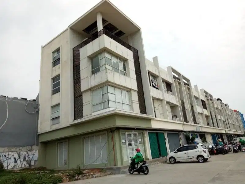 Disewakan Ruko Hoek Royal Palm Harga 100 juta nego