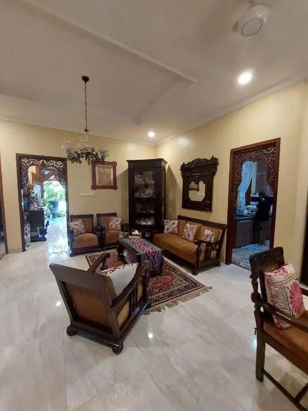 Rumah Bagus 2 Lantai Siap Huni Dalam Komplek Di Cinere, Depok