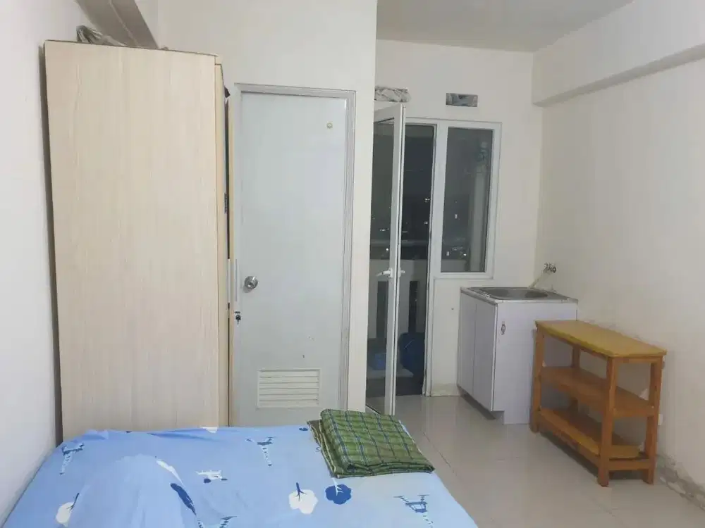 Furnish Studio Apartment Green Pramuka City Disewakan