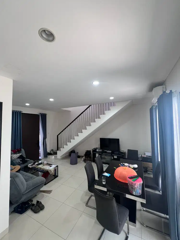 Rumah 2 lt 4 kt rumah cantik siap huni Cibubur