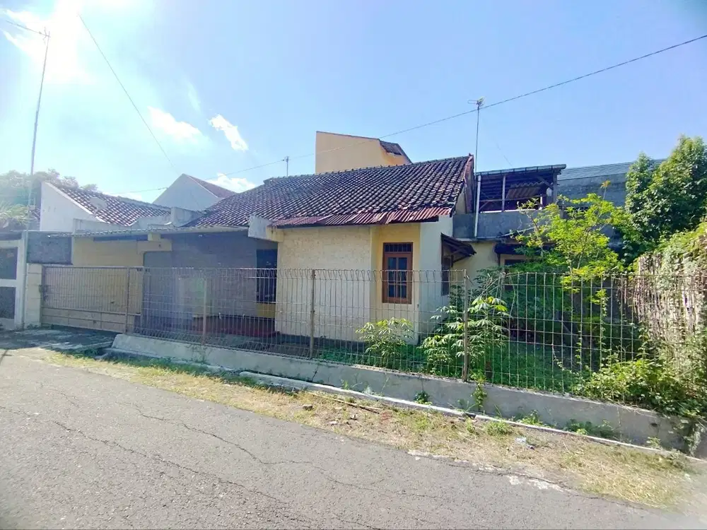 Rumah Minimalis Jadul Hitung Tanah Strategis Kawasan Kampus UNS