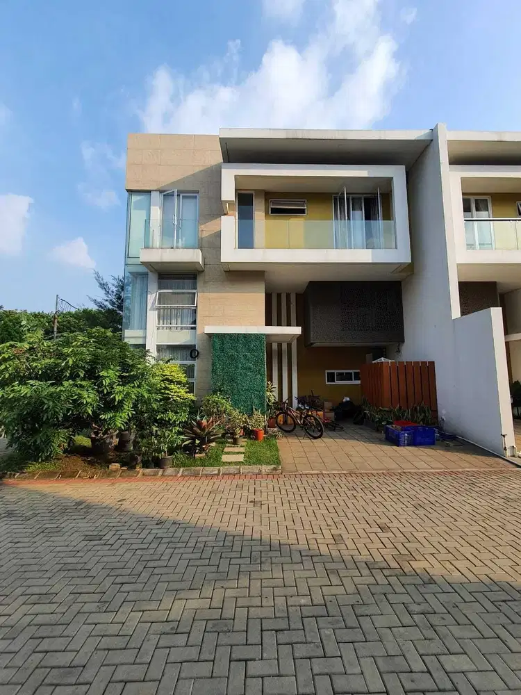 RUMAH DALAM KOMPLEK PRIVATE POOL DI TB SIMATUPANG