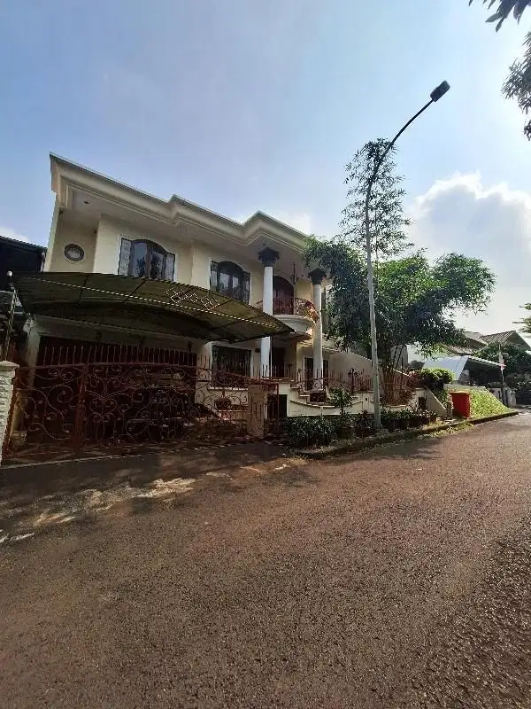 RUMAH DI KOMPLEK PREMIUM VETERAN DEKAT PONDOK INDAH