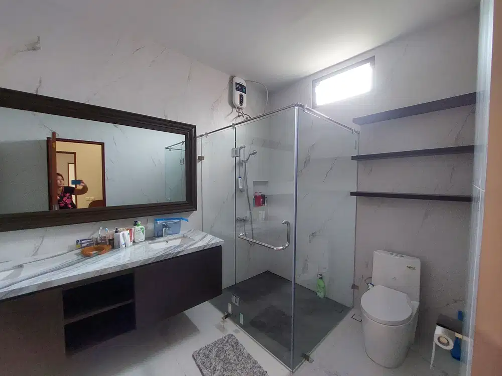 Rumah Mewah baru renov di tengah kota BSD Serpong tangerang Selatan