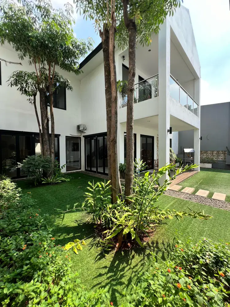 TURUN HARGA MODERN TROPICAL HOUSE PRIME AREA DI CINERE